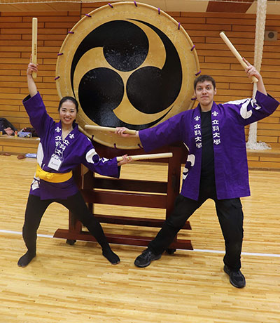 Thomas Reinhold '22 at a traditional drum workshop at Rikkyo, January 2019