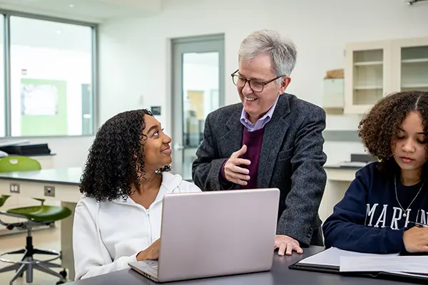 Students and faculty in a Batten University classroom