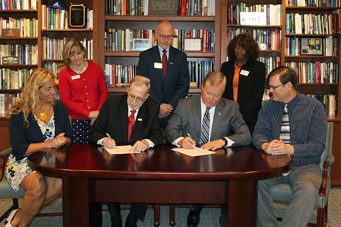 Virginia Wesleyan, Thomas Nelson Sign Fair Transfer Agreement