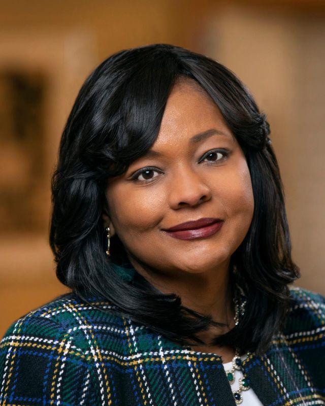 Dr. Mary Dana Hinton to Speak at Batten Honors College Convocation